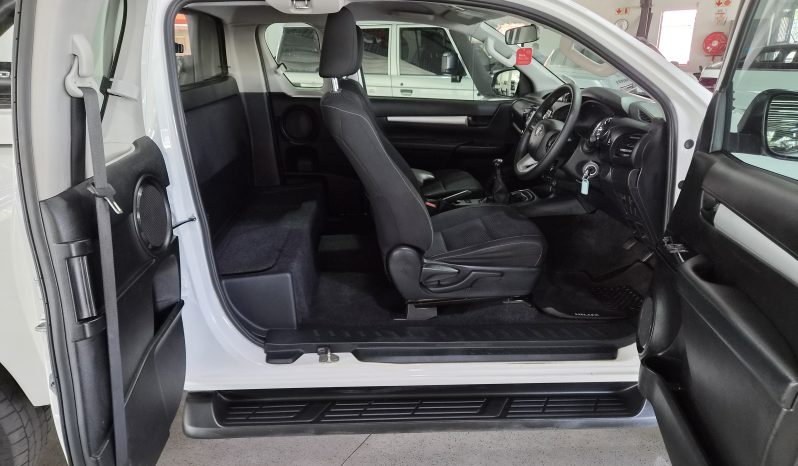 2023 Toyota Hilux 2.4 GD6 Xtra Cab Raider full