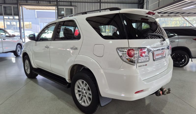 2011 Toyota Fortuner 3.0 D-4D Auto full