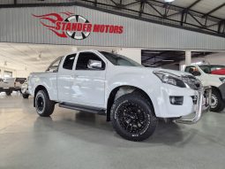 2015 Isuzu KB300 D-Teq Extended Cab LX
