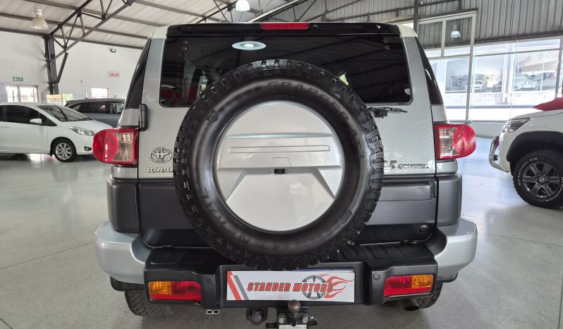 2012 Toyota FJ Cruiser 4.0 V6 full