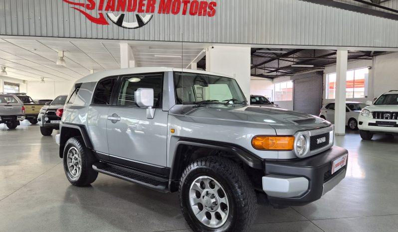 2012 Toyota FJ Cruiser 4.0 V6 full