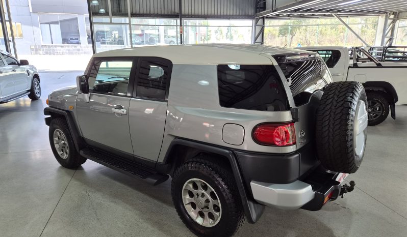 2012 Toyota FJ Cruiser 4.0 V6 full