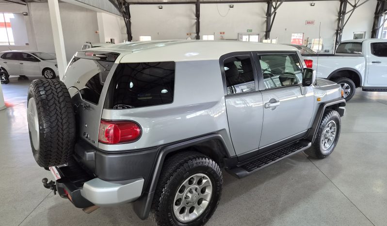 2012 Toyota FJ Cruiser 4.0 V6 full