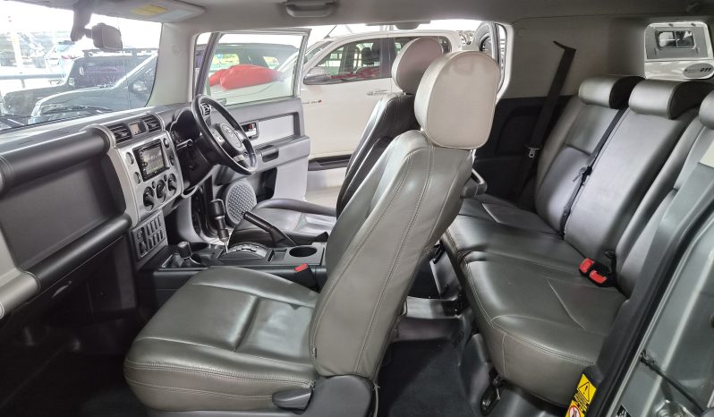 2012 Toyota FJ Cruiser 4.0 V6 full
