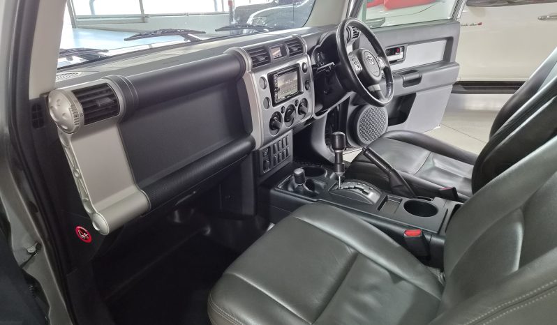 2012 Toyota FJ Cruiser 4.0 V6 full