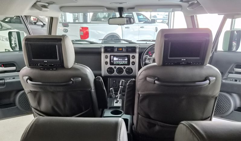 2012 Toyota FJ Cruiser 4.0 V6 full