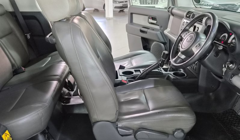 2012 Toyota FJ Cruiser 4.0 V6 full