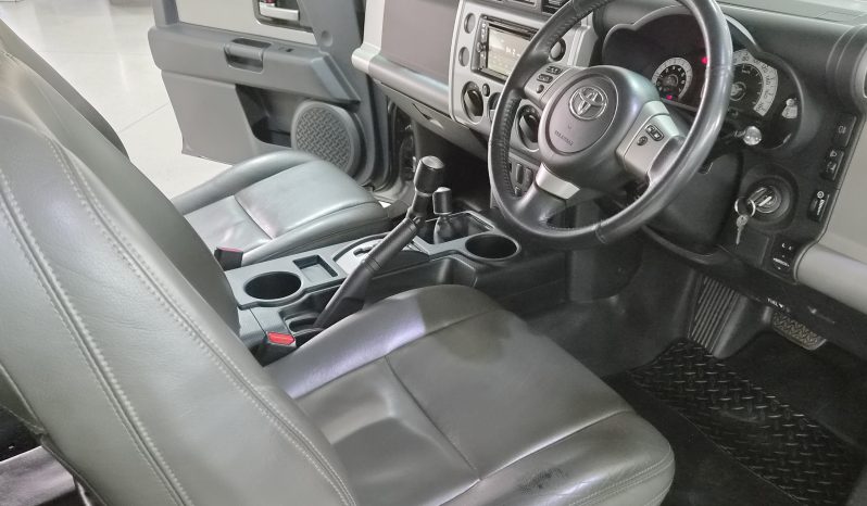 2012 Toyota FJ Cruiser 4.0 V6 full