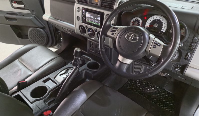 2012 Toyota FJ Cruiser 4.0 V6 full