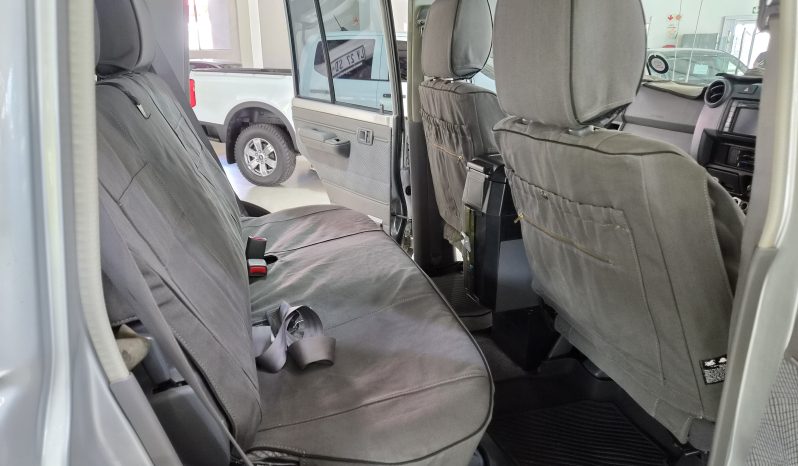 2011 Toyota Land Cruiser 76 4.2 D full