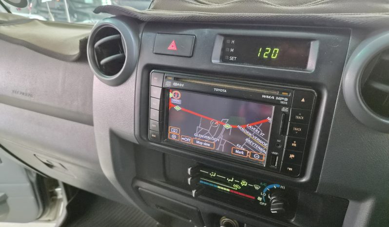 2011 Toyota Land Cruiser 76 4.2 D full