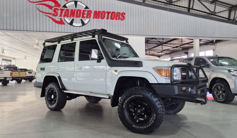 2015 Toyota Land Cruiser 76 4.5 D-4D V8 full