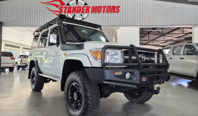 2015 Toyota Land Cruiser 76 4.5 D-4D V8 full