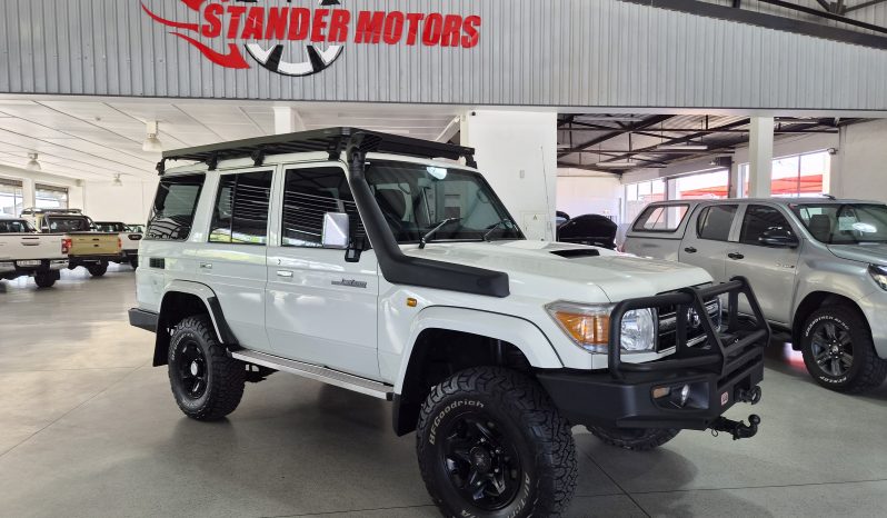 2015 Toyota Land Cruiser 76 4.5 D-4D V8 full