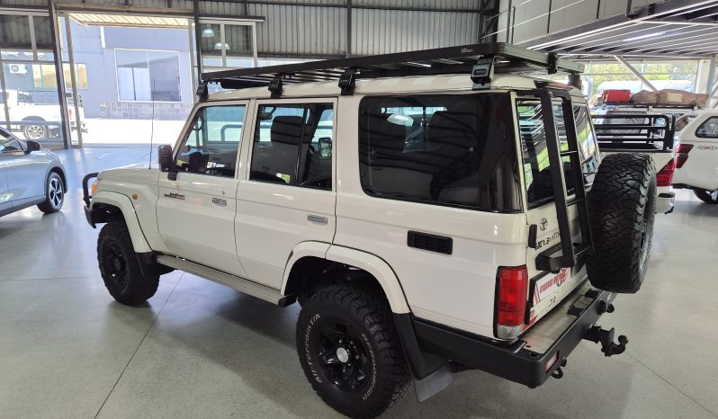 2015 Toyota Land Cruiser 76 4.5 D-4D V8 full