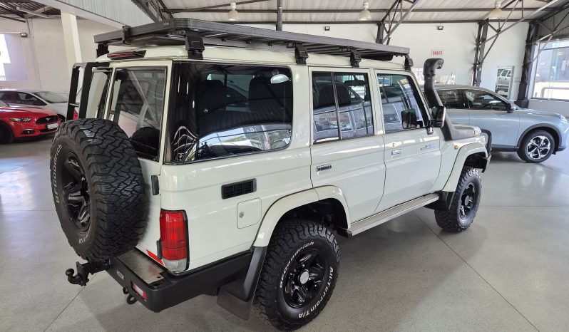 2015 Toyota Land Cruiser 76 4.5 D-4D V8 full