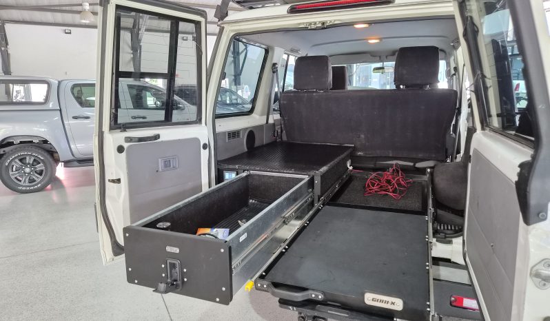 2015 Toyota Land Cruiser 76 4.5 D-4D V8 full