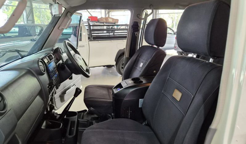 2015 Toyota Land Cruiser 76 4.5 D-4D V8 full