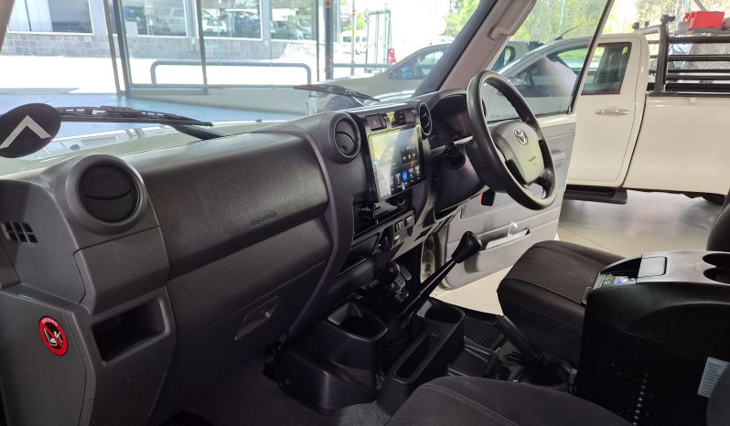 2015 Toyota Land Cruiser 76 4.5 D-4D V8 full