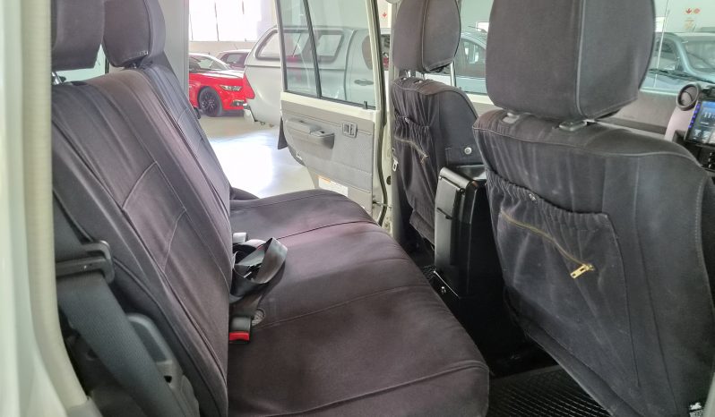 2015 Toyota Land Cruiser 76 4.5 D-4D V8 full