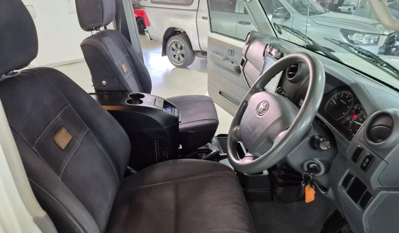 2015 Toyota Land Cruiser 76 4.5 D-4D V8 full