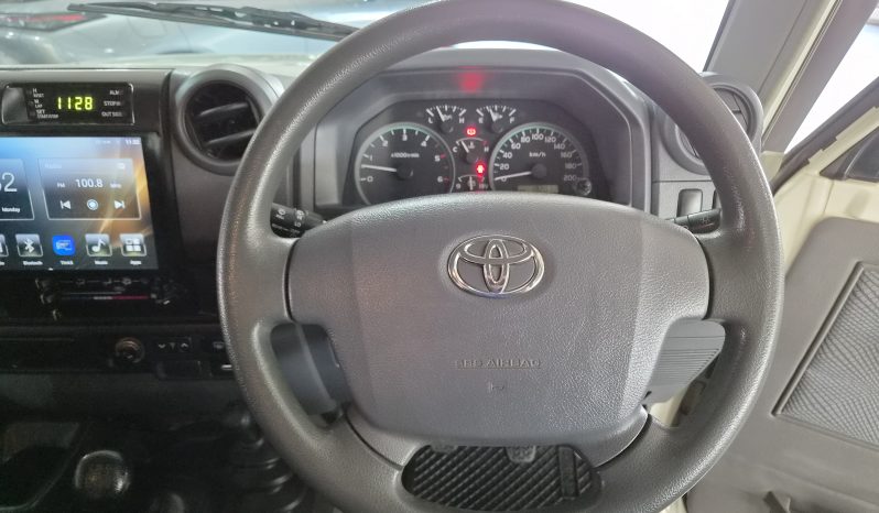 2015 Toyota Land Cruiser 76 4.5 D-4D V8 full
