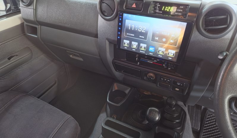 2015 Toyota Land Cruiser 76 4.5 D-4D V8 full
