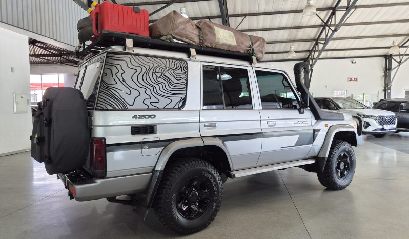 2011 Toyota Land Cruiser 76 4.2 D full