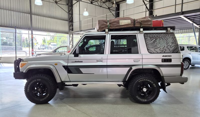 2011 Toyota Land Cruiser 76 4.2 D full
