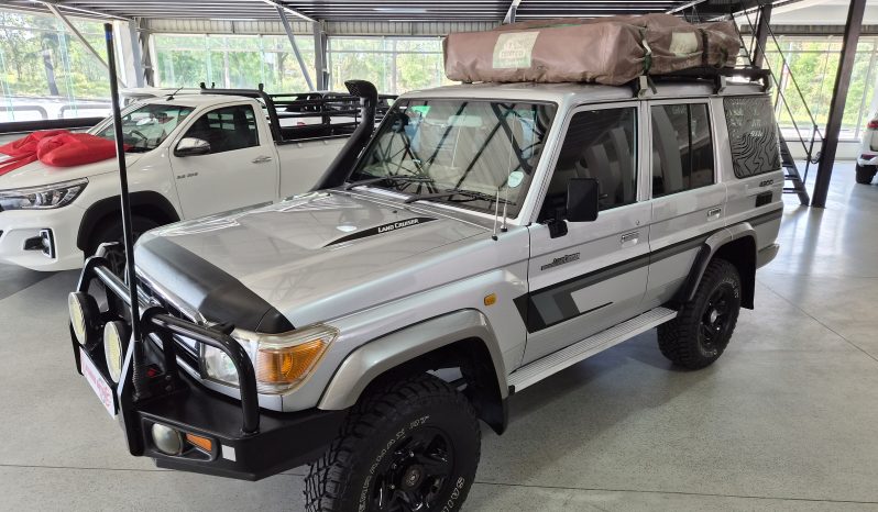 2011 Toyota Land Cruiser 76 4.2 D full
