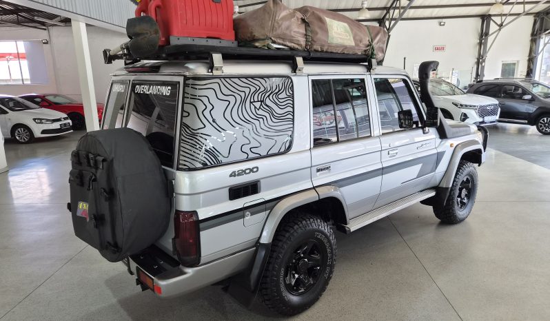 2011 Toyota Land Cruiser 76 4.2 D full