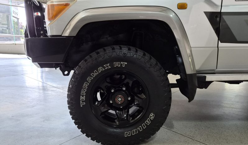 2011 Toyota Land Cruiser 76 4.2 D full